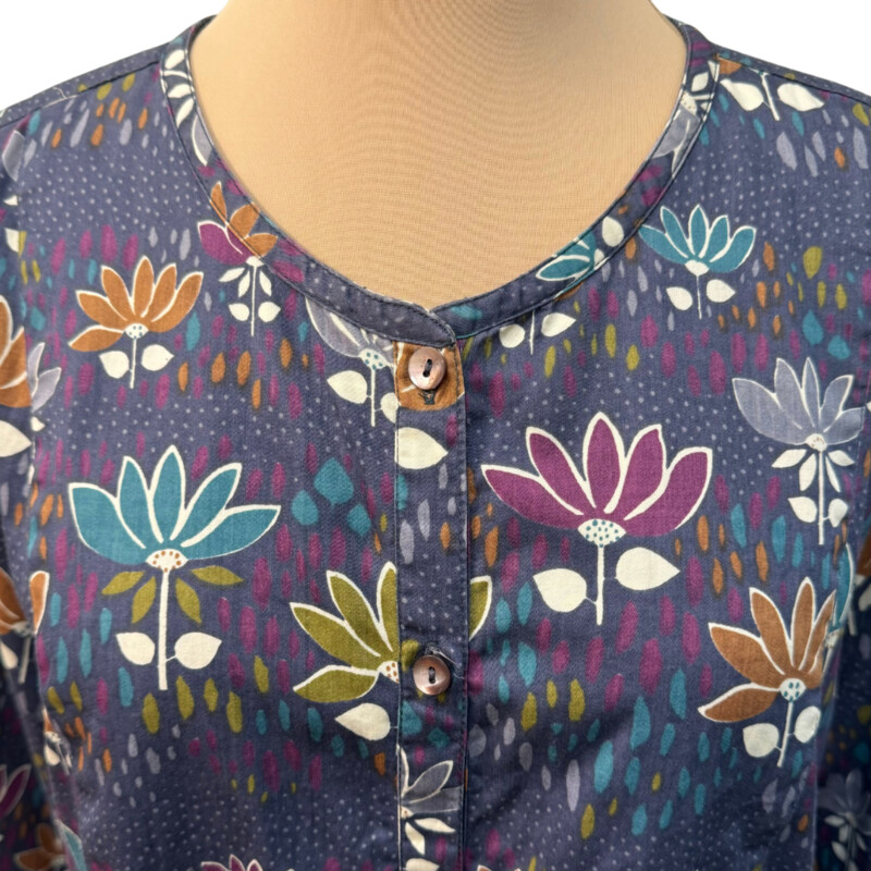 Gudrun Sjödén Tunic<br />
Floral Print<br />
Colors: Navy, Purple, Teal, Brown, Dijon, White, Olive Size: XL