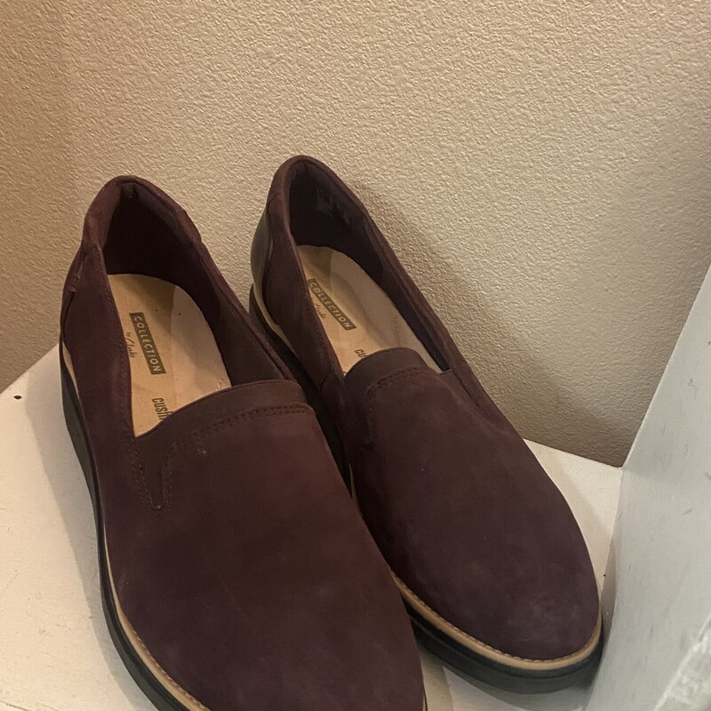 Maroon Suede Slip On Shoe<br />
Maroon<br />
Size: 10