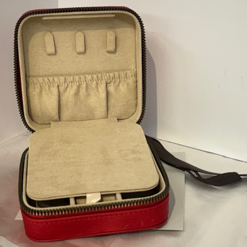 American Leather Co Love Travel Jewelry Case
Red
Size: 4.5Wx2H