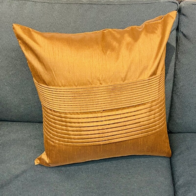 Surya Pleated Down Pillow
Copper
Size: 18x18