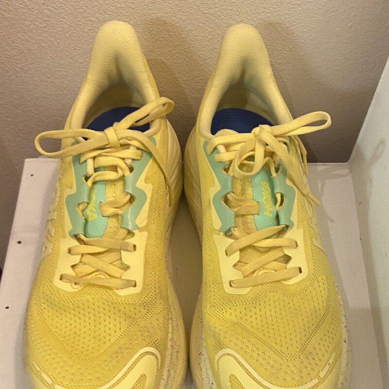 EUC Yllw/grn Running Shoe<br />
Yllw/Grn<br />
Size: 10.5 $230