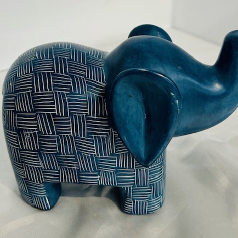 Kenyan Soapstone Elephant
Blue White Size: 6 x 5H