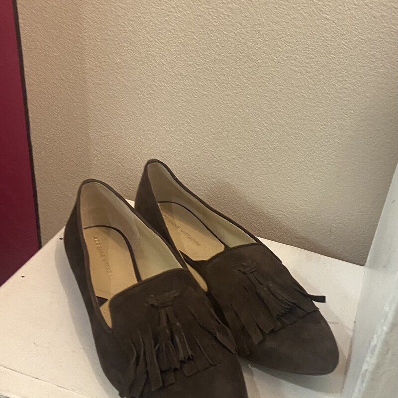 Brwn Suede Tassle Flat<br />
Brown<br />
Size: 9