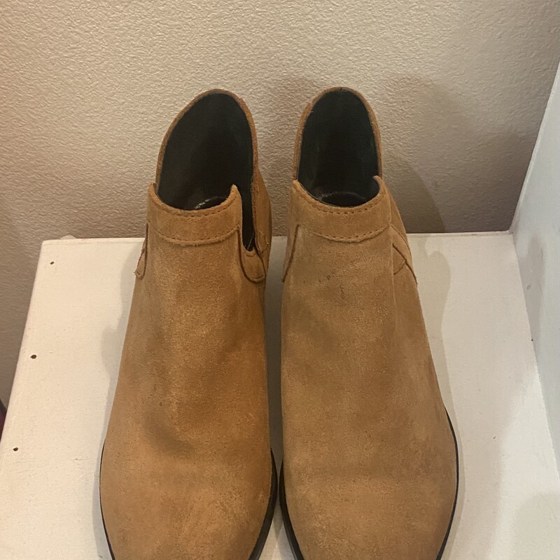 Camel Suede Bootie<br />
Camel<br />
Size: 8 R $140