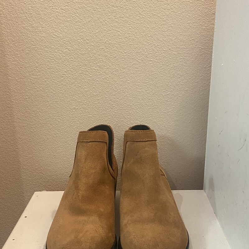 Camel Suede Bootie<br />
Camel<br />
Size: 8 R $140