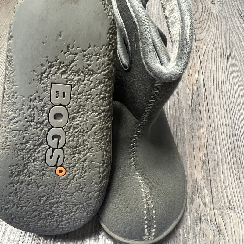 Bogs Winter Boots, Grey, Size: 8T

Some Wear on the toe - Price Reflective