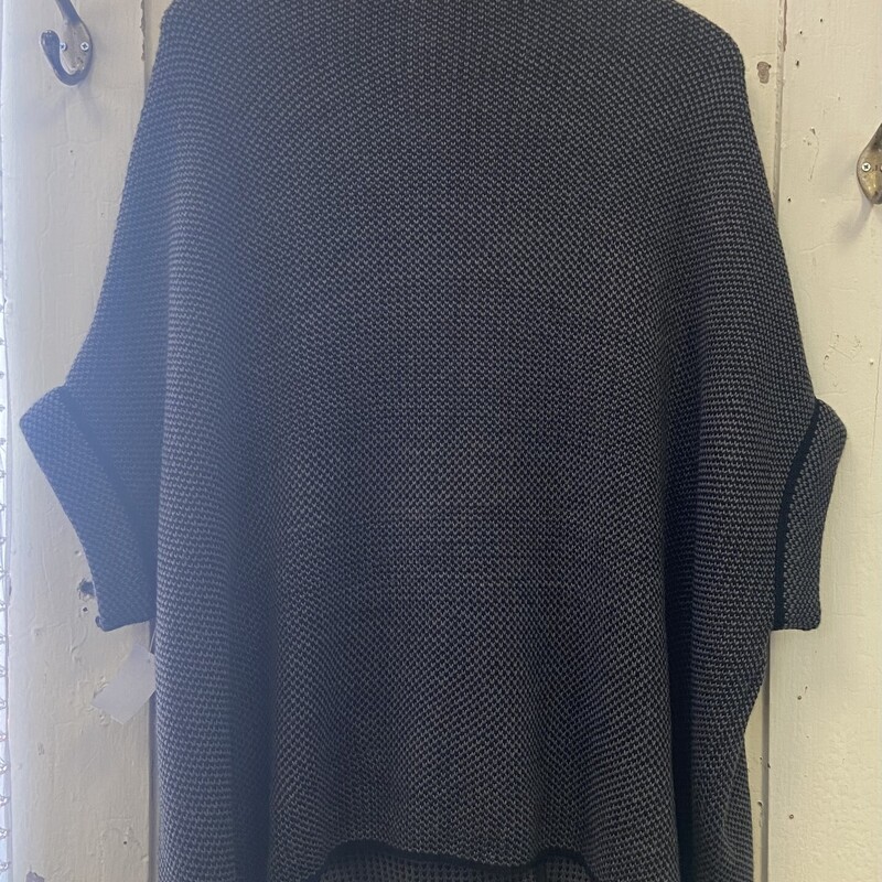 Blk/gry Poncho Sweater<br />
Blk/Gry<br />
Size: XL