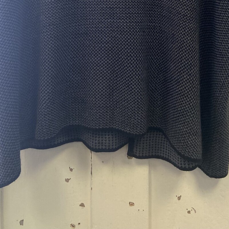 Blk/gry Poncho Sweater<br />
Blk/Gry<br />
Size: XL