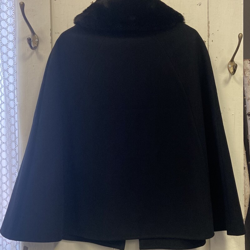 NWT Blk Faux Fur Cape<br />
Black<br />
Size: OS