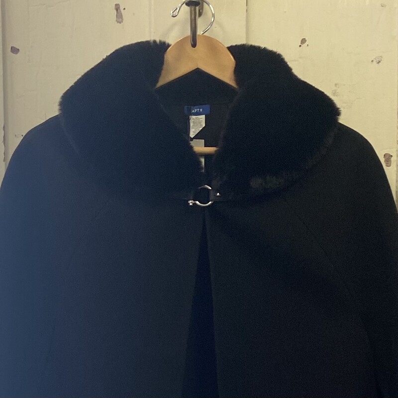 NWT Blk Faux Fur Cape<br />
Black<br />
Size: OS