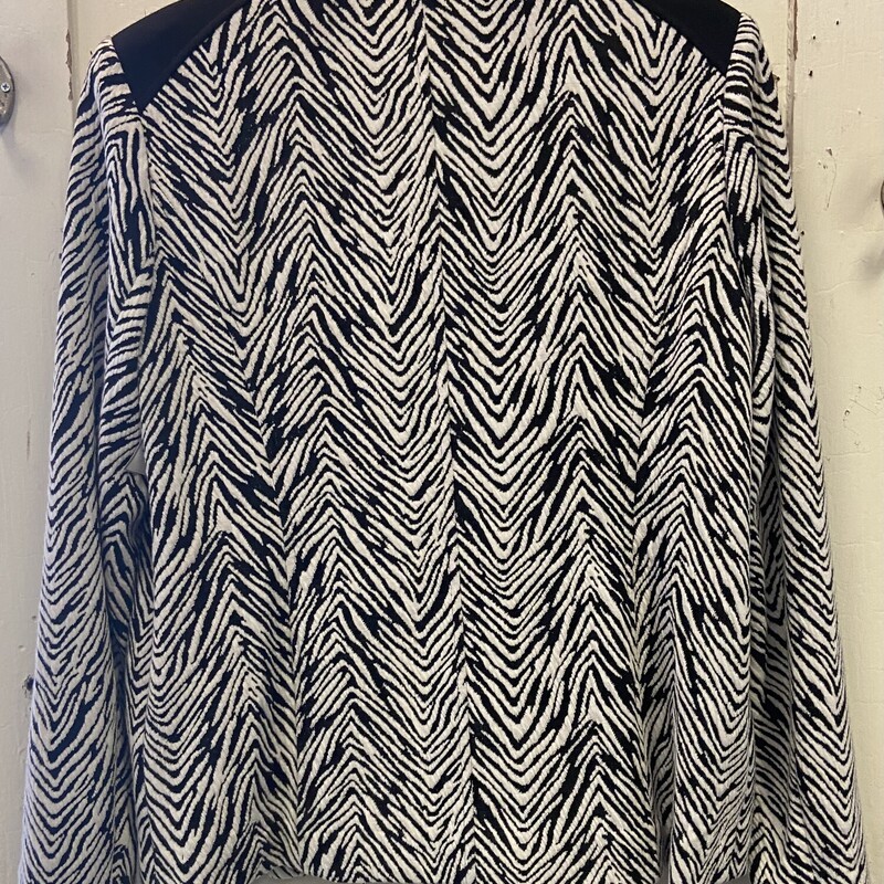 Blk/wht Zebra Zip Jacket<br />
Blk/wht<br />
Size: Large