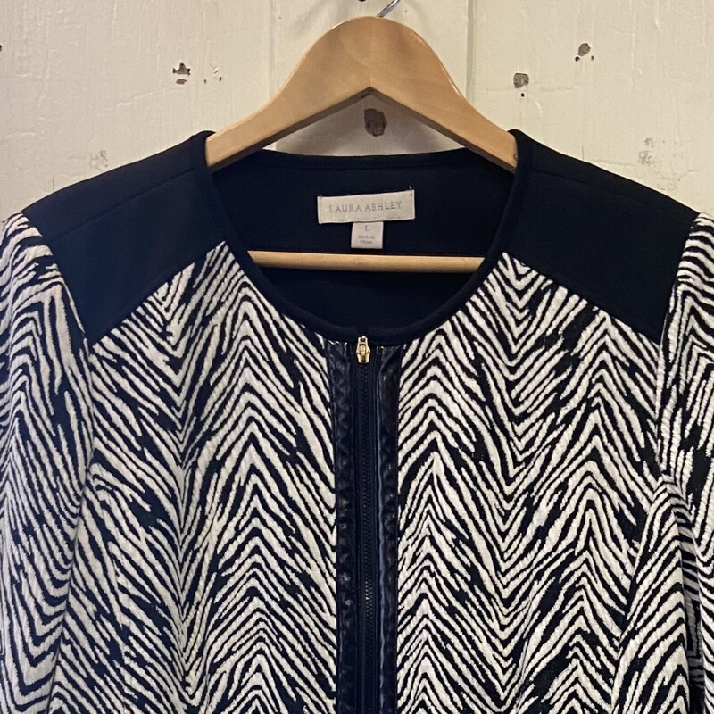 Blk/wht Zebra Zip Jacket<br />
Blk/wht<br />
Size: Large