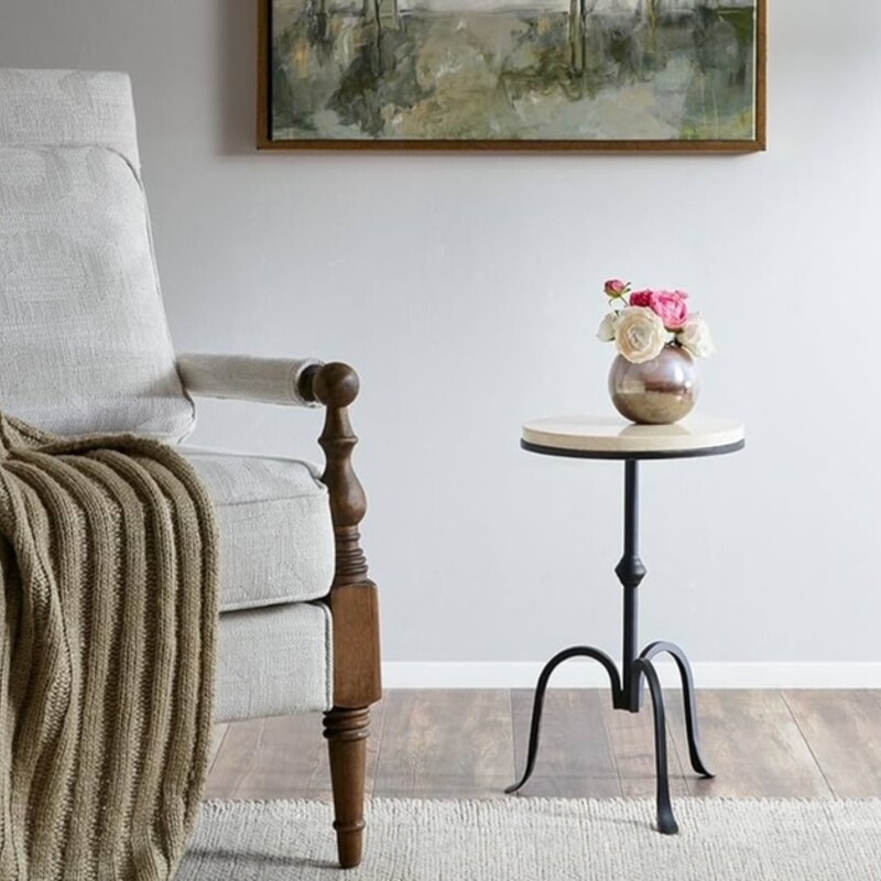 Gracie Mills Barron Marble Top Accent Table
Cream Black Size: 12 x 20H
Retails: $160+