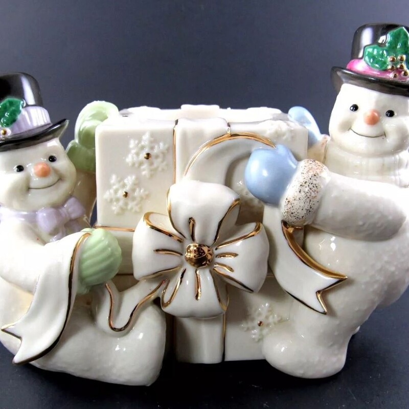 Lenox The Snowman Votive
Cream Blue Purple Green Black Size: 6 x 4.5H