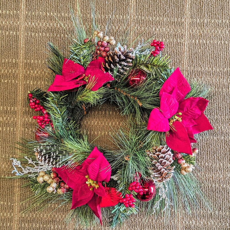 Poinsettia Berry Wreath
Green, Red, Gold, Silver
Size: 20 Diameter