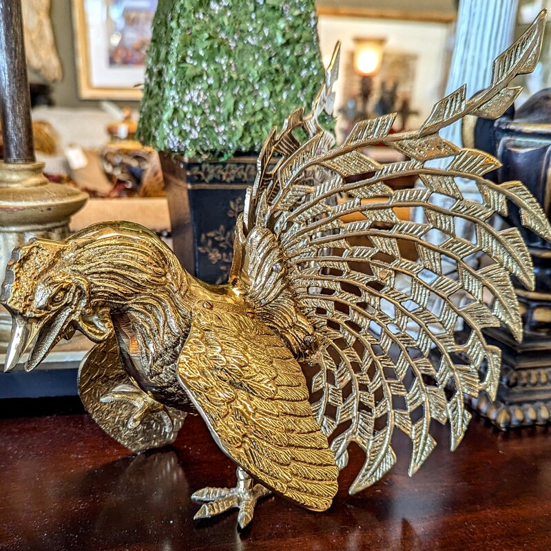 Brass Fighting Rooster
Lacquered Brass (no need to polish)
Size: 10x6x9H
Vintage