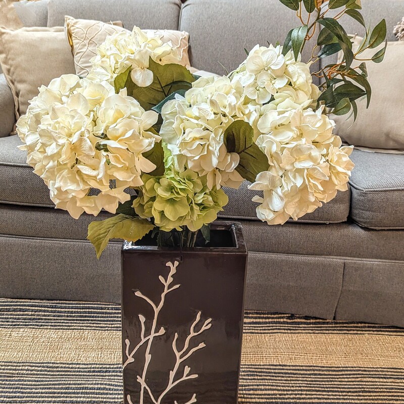 Vine Vase with Hydrangeas
Chocolate Brown White Ceramic Vase
White Hydrangeas & Greenery
Size: 31x34H