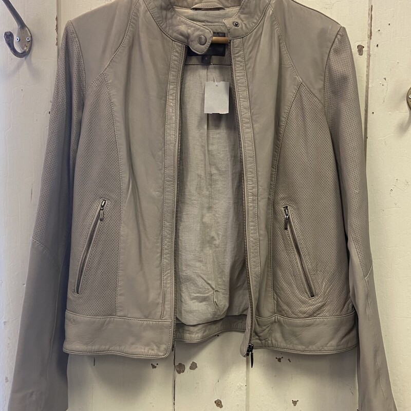 Gry Taupe Lambskin Jacket<br />
Taupe<br />
Size: L R $283