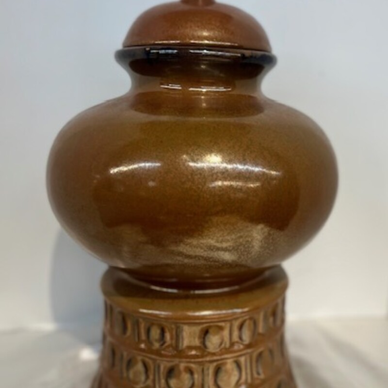 Ceramic Bulbous Circle Detail Lidded Urn
Bronze Brown Size: 9 x 16H