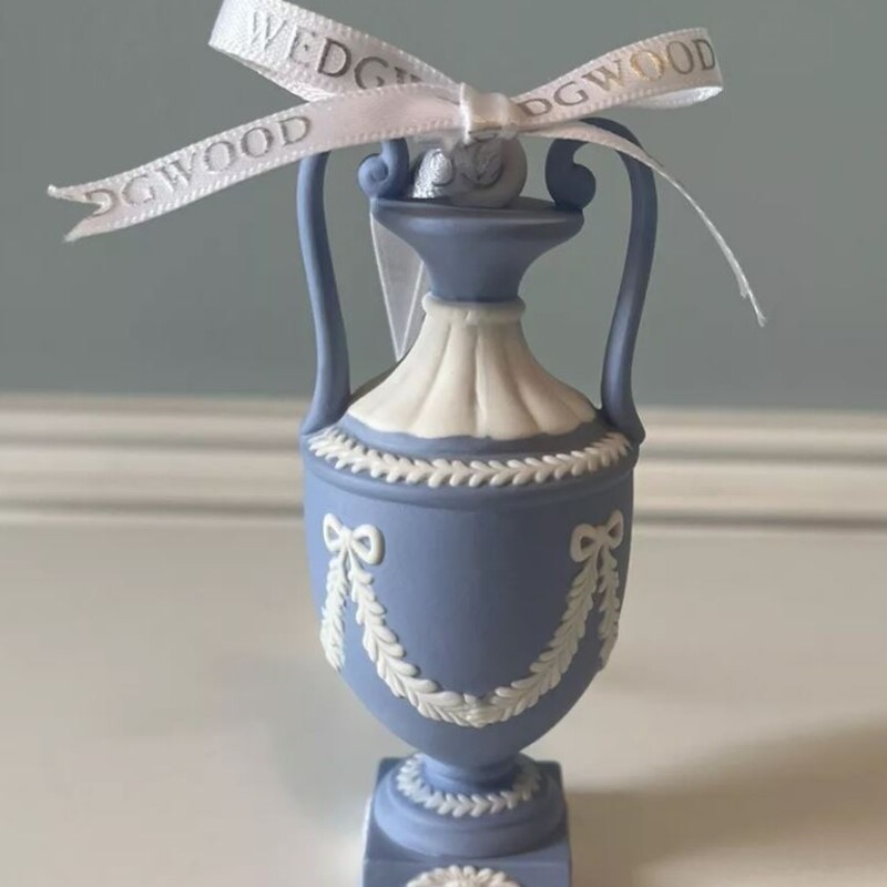 Wedgwood Mini Urn Ornament
Blue White Size: 2 x 3.5H