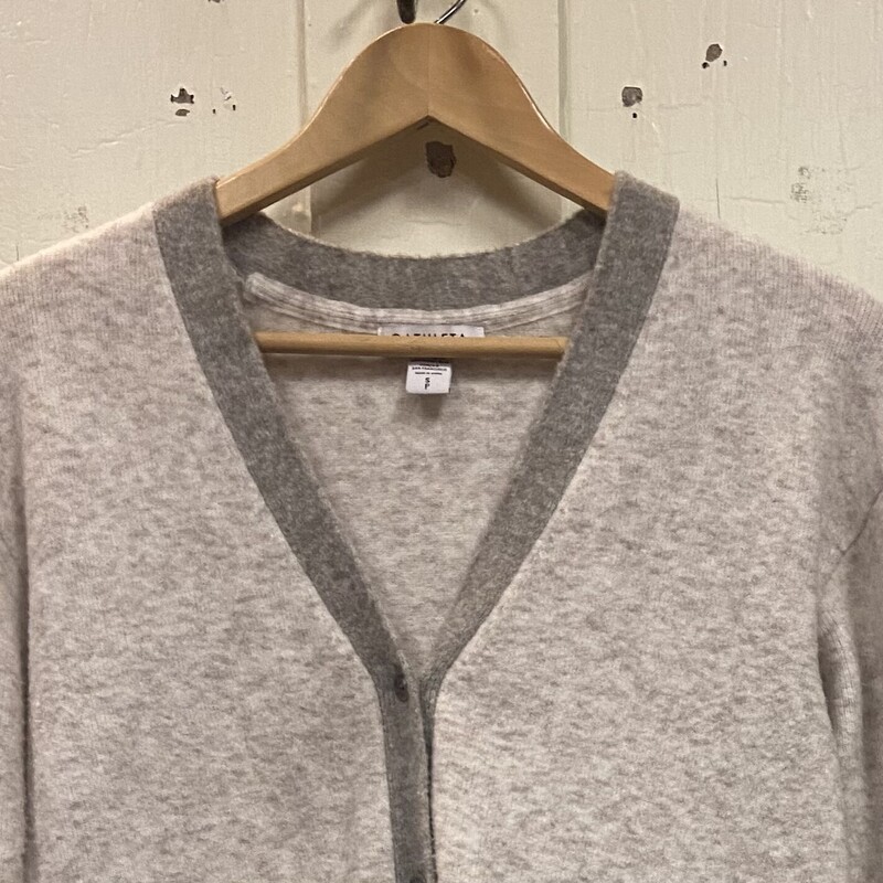 Oat/gy Wool Bttn Cardigan<br />
Oat/Gry<br />
Size: Small