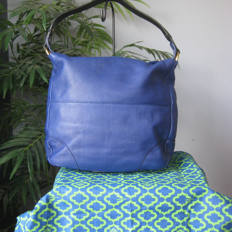 Very Roomy leather shoulder bag<br />
by Oryany<br />
This is their Adele bag<br />
Royal blue leather exterior with a large white slip pocket outside<br />
Black leather handle<br />
designer inspired cotton lining with two slip and 2 zippered pockets<br />
Top zip closure, brass bottom studs<br />
NWOT, original dust bag and crossbody strap  included<br />
13 x 13 x 4<br />
shoulder strap drop: 6<br />
crossbody strap is about 22 max and is adjustable.<br />
<br />
Thanks for looking!<br />
#80384