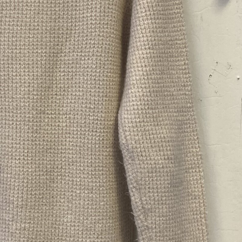 Cream Sweater<br />
Cream<br />
Size: Medium