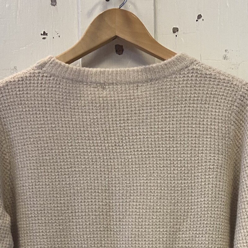 Cream Sweater<br />
Cream<br />
Size: Medium