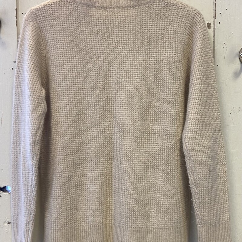 Cream Sweater<br />
Cream<br />
Size: Medium