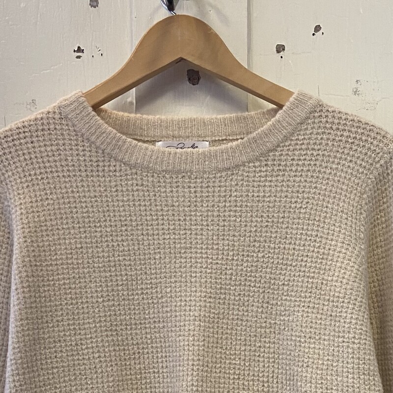 Cream Sweater<br />
Cream<br />
Size: Medium