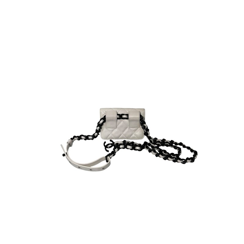 Chanel My Everything Belt Bag<br />
Chanel Belt Bag<br />
From the Cruise 2021 Collection by Virginie Viard<br />
Multitonal Hardware<br />
Grosgrain Lining<br />
Snap Closure at Front<br />
Serial Code: 30892640<br />
Comes with original box and dust bag<br />
In excellent condition