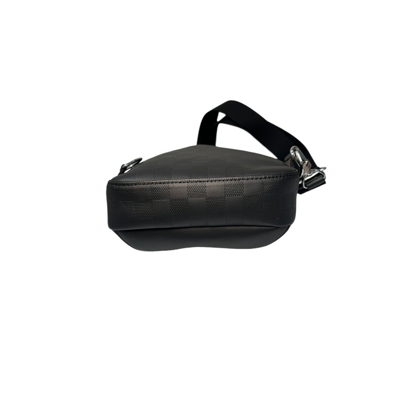 Louis Vuitton Sling Avenue<br />
Black Empriente Leather<br />
Dimensions:<br />
Width (at base): 7.5<br />
Height: 11.5<br />
Depth: 2<br />
Shoulder Strap Drop: Adjustable, 21<br />
Date Code: Microchip comes with Entrupy Certificate<br />
Comes with original box and bag<br />
In Good Condition