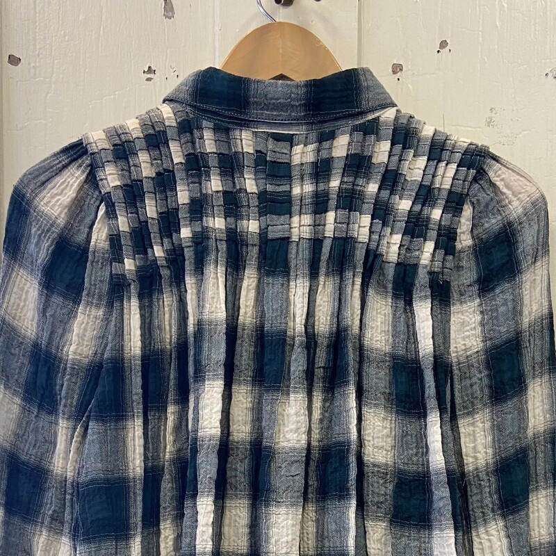 Grn/crm Plaid Pleat Shirt<br />
Grn/Crm<br />
Size: Medium