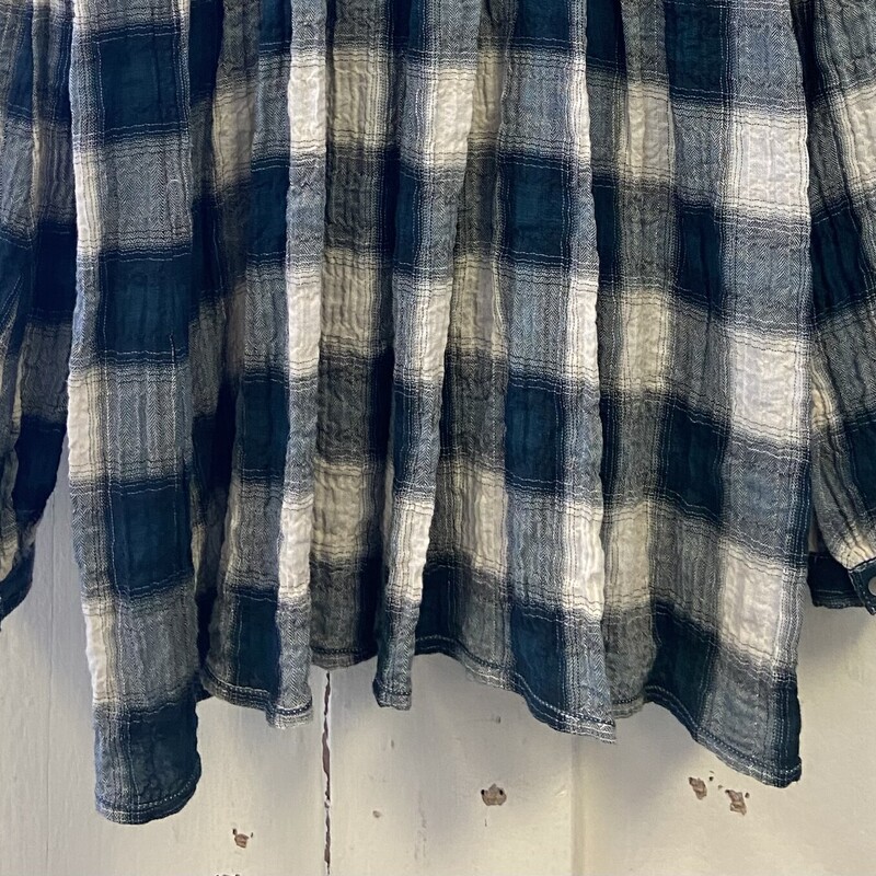 Grn/crm Plaid Pleat Shirt<br />
Grn/Crm<br />
Size: Medium