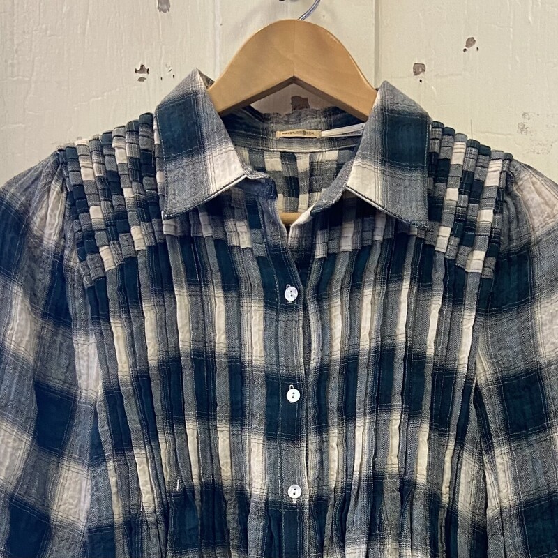 Grn/crm Plaid Pleat Shirt<br />
Grn/Crm<br />
Size: Medium