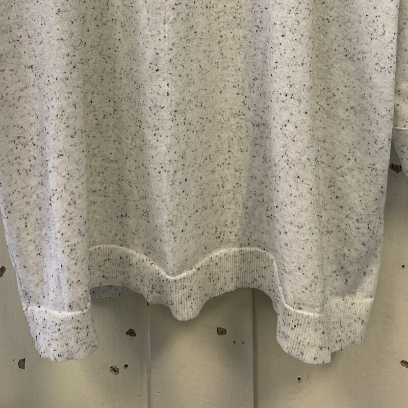 Wht/gry Speckled Cardigan<br />
Wht/Gry<br />
Size: 3X