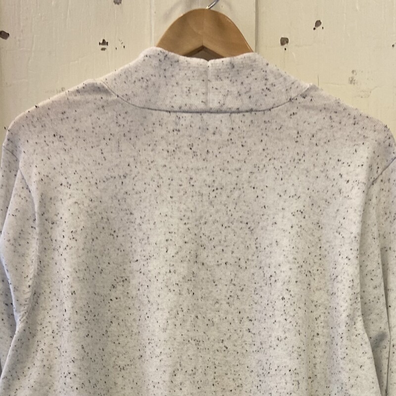 Wht/gry Speckled Cardigan<br />
Wht/Gry<br />
Size: 3X