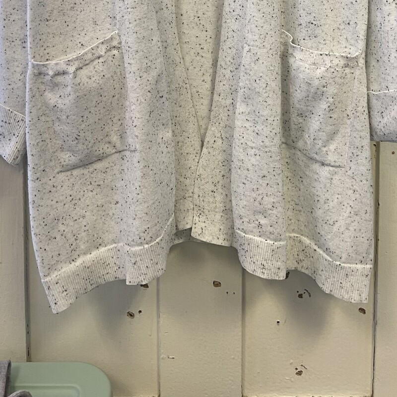 Wht/gry Speckled Cardigan<br />
Wht/Gry<br />
Size: 3X