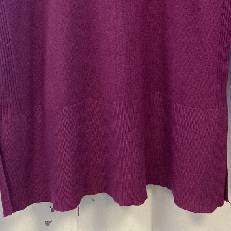 Orchid Side Slit Sweater<br />
Orchid<br />
Size: Medium