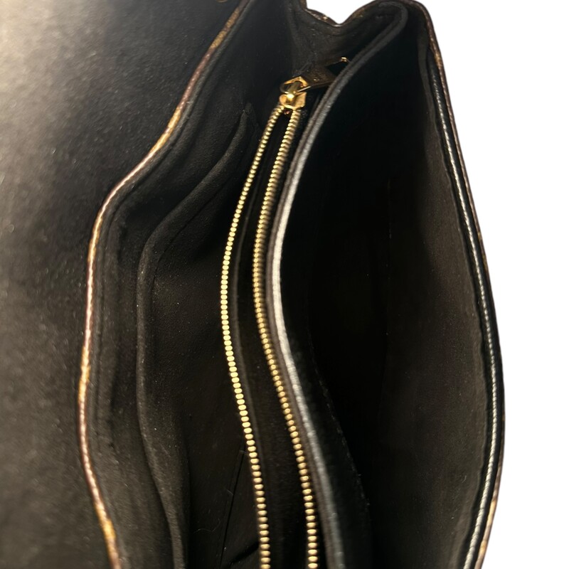 Louis Vuitton Pallas Chain Shoulder Bag<br />
<br />
Date Code:<br />
CA5106<br />
<br />
Dimensions:<br />
Length: 11 in<br />
Height: 7 in<br />
Width: 2 in<br />
Drop: 11.5 in<br />
Drop: 21 in<br />
<br />
Does not come with original dust bag or box.<br />
<br />
Wear to the front hardware and throughout the bag.