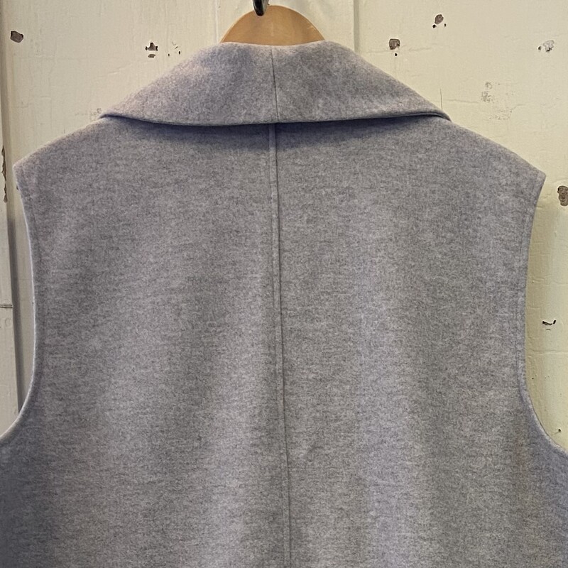 Grey Slvless Open Vest<br />
Grey<br />
Size: 3X