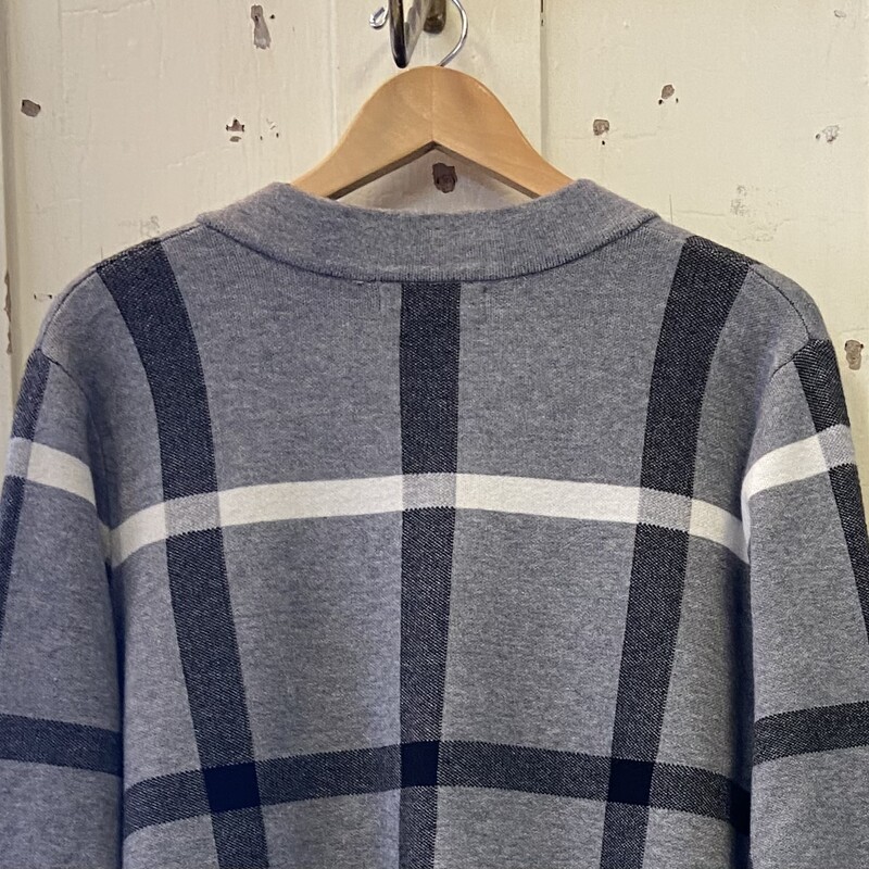 Gy/bk Plaid Open Cardigan<br />
Gry/bl/W<br />
Size: 3X