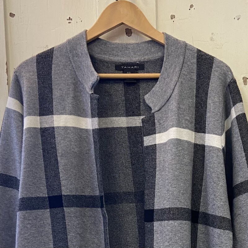 Gy/bk Plaid Open Cardigan<br />
Gry/bl/W<br />
Size: 3X