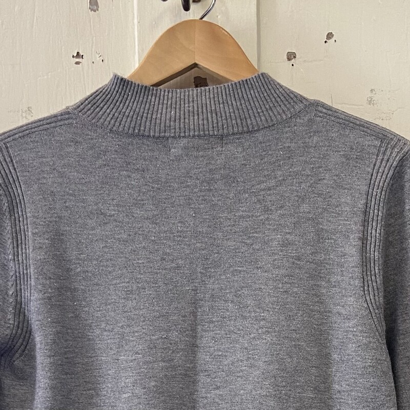 Gry Mock Turtle Sweater<br />
Grey<br />
Size: M R $55