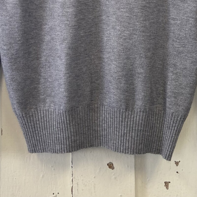 Gry Mock Turtle Sweater<br />
Grey<br />
Size: M R $55