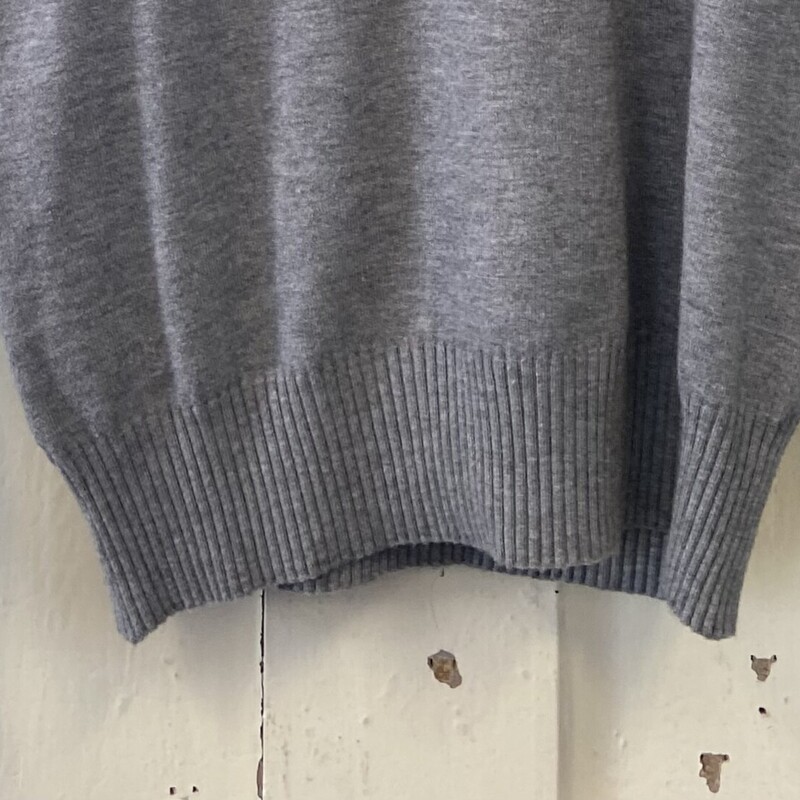 Gry Mock Turtle Sweater<br />
Grey<br />
Size: M R $55