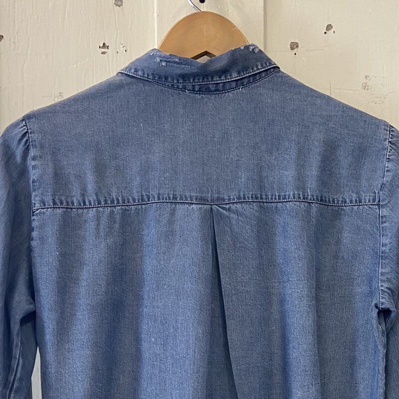 Den Distress Bttn Shirt<br />
Blue<br />
Size: Small