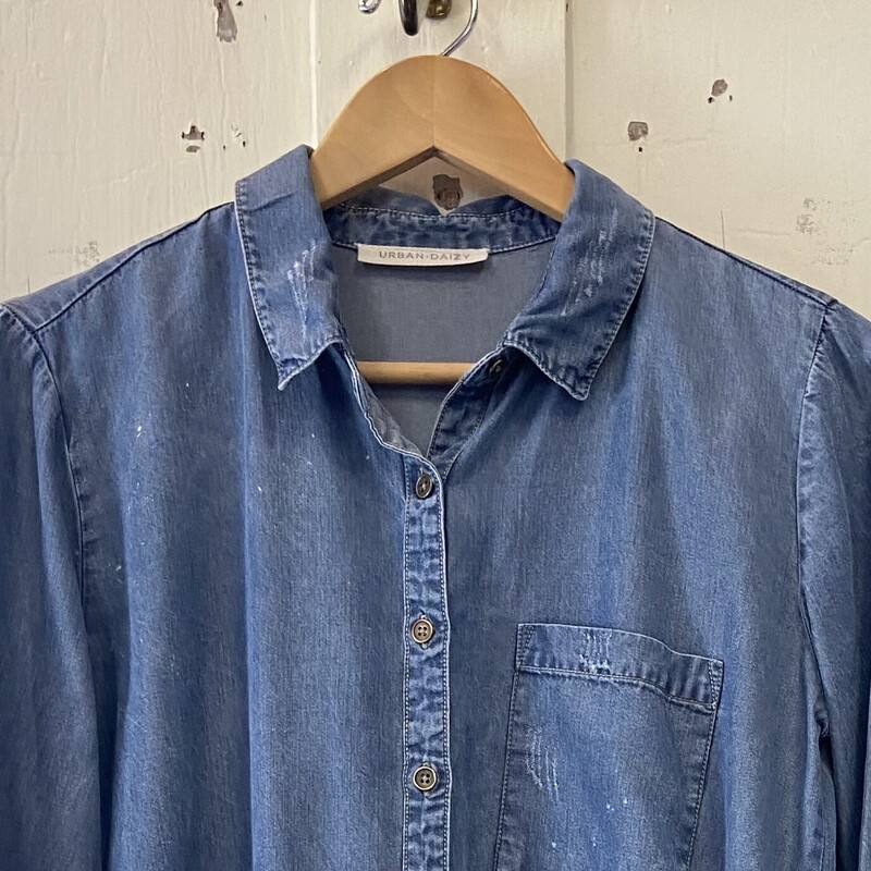 Den Distress Bttn Shirt<br />
Blue<br />
Size: Small