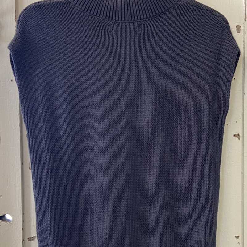 Blue Gry Sweater Vest<br />
Blue Gry<br />
Size: Small