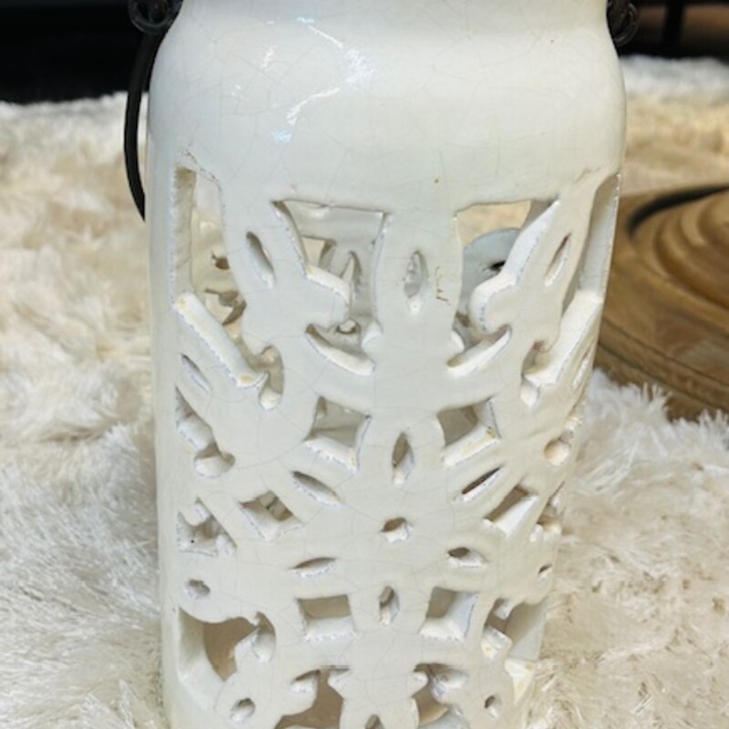 Pottery Barn Ceramic Snowflake Lantern
White Size: 6 x 12H
Larger lantern sold separately